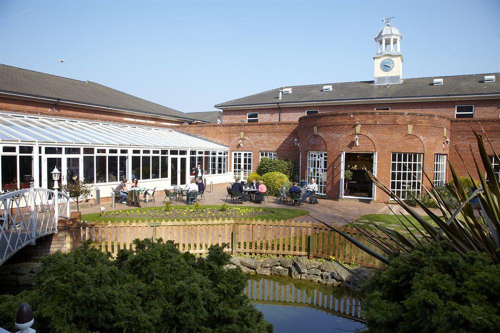 Village Hotel Chester St David'S Ewloe Exteriör bild