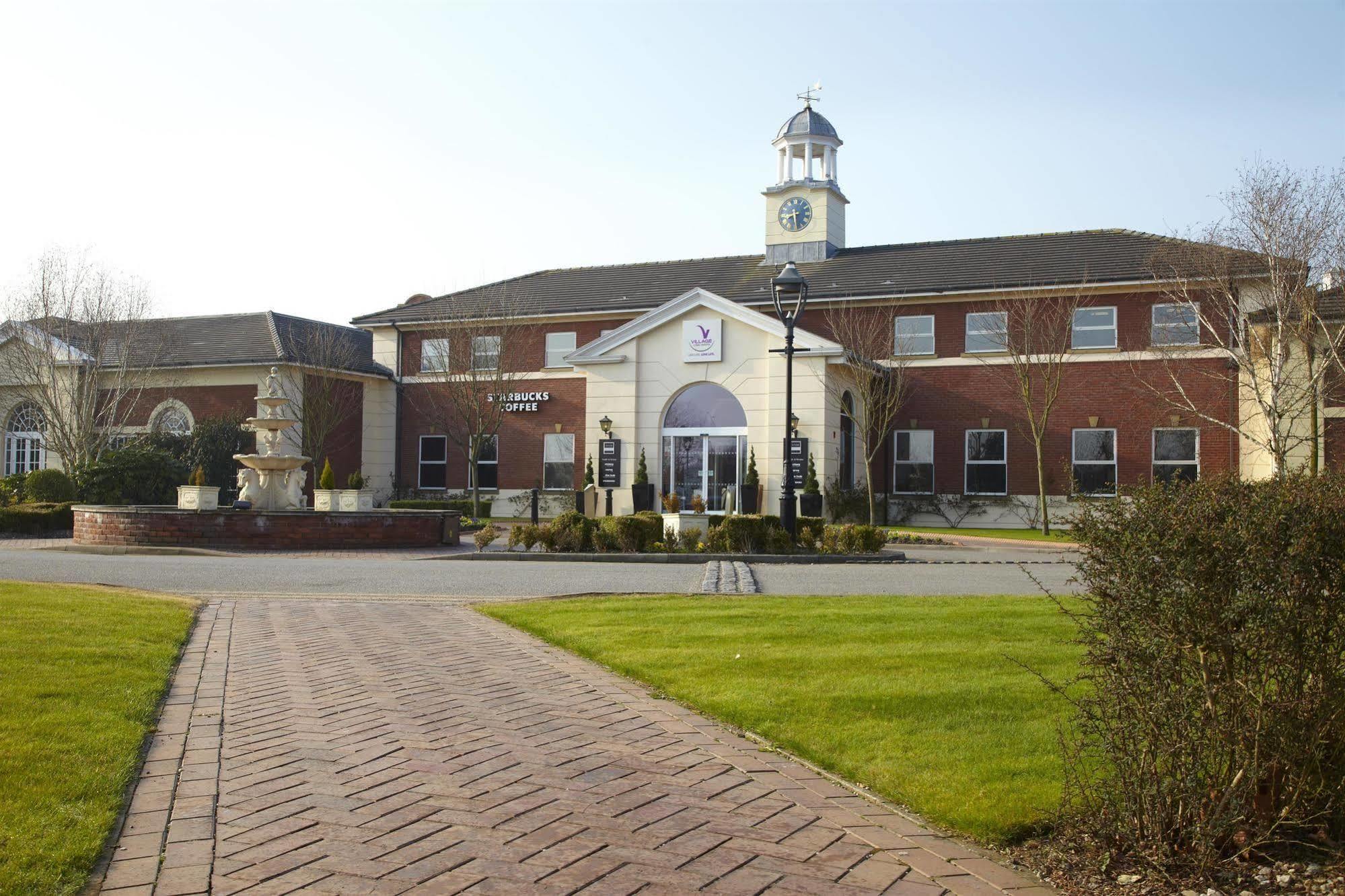 Village Hotel Chester St David'S Ewloe Exteriör bild